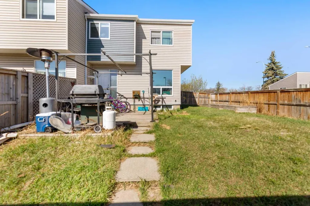5425 Pensacola Crescent SE Calgary AB T2A 2G7