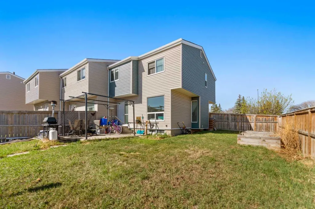 5425 Pensacola Crescent SE Calgary AB T2A 2G7