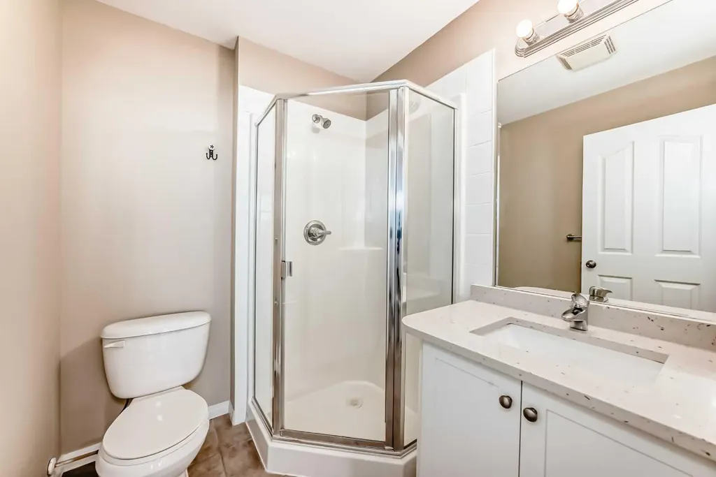 1053 10 Street SW Calgary AB T2R 1S6