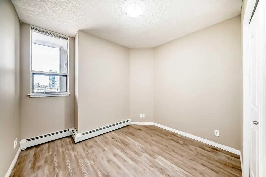 1053 10 Street SW Calgary AB T2R 1S6