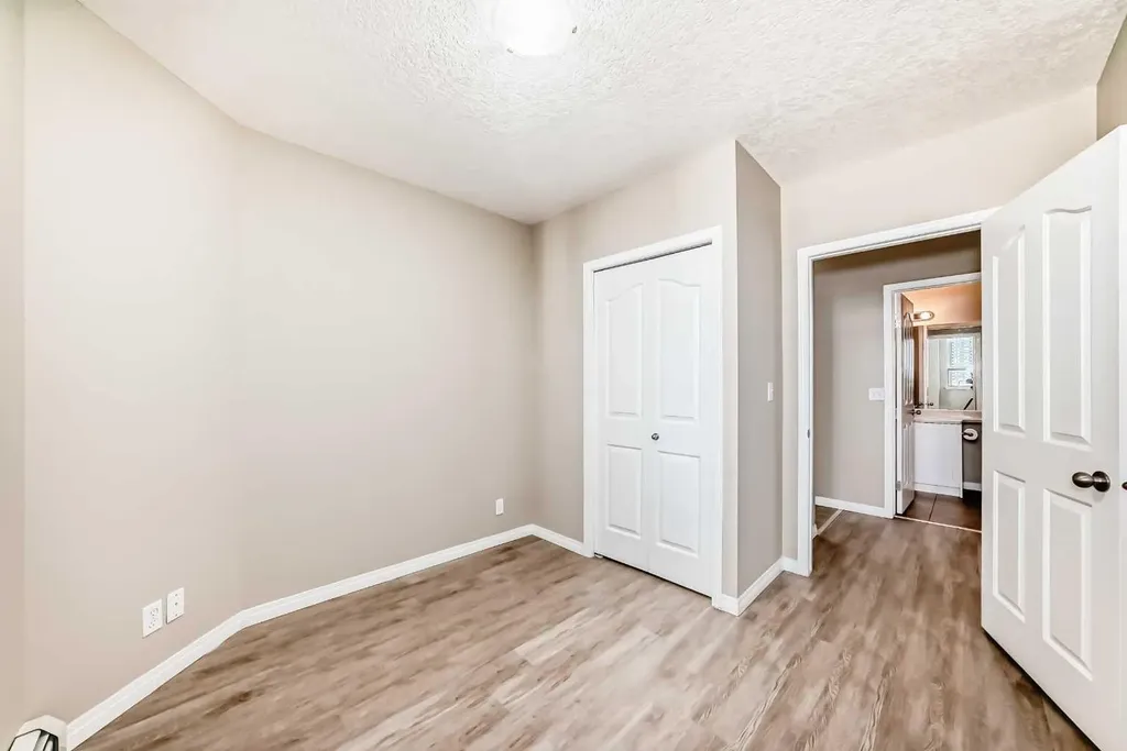 1053 10 Street SW Calgary AB T2R 1S6