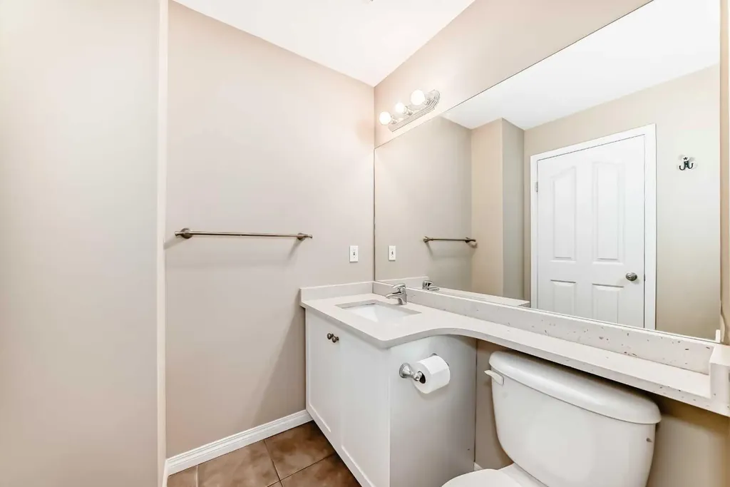 1053 10 Street SW Calgary AB T2R 1S6