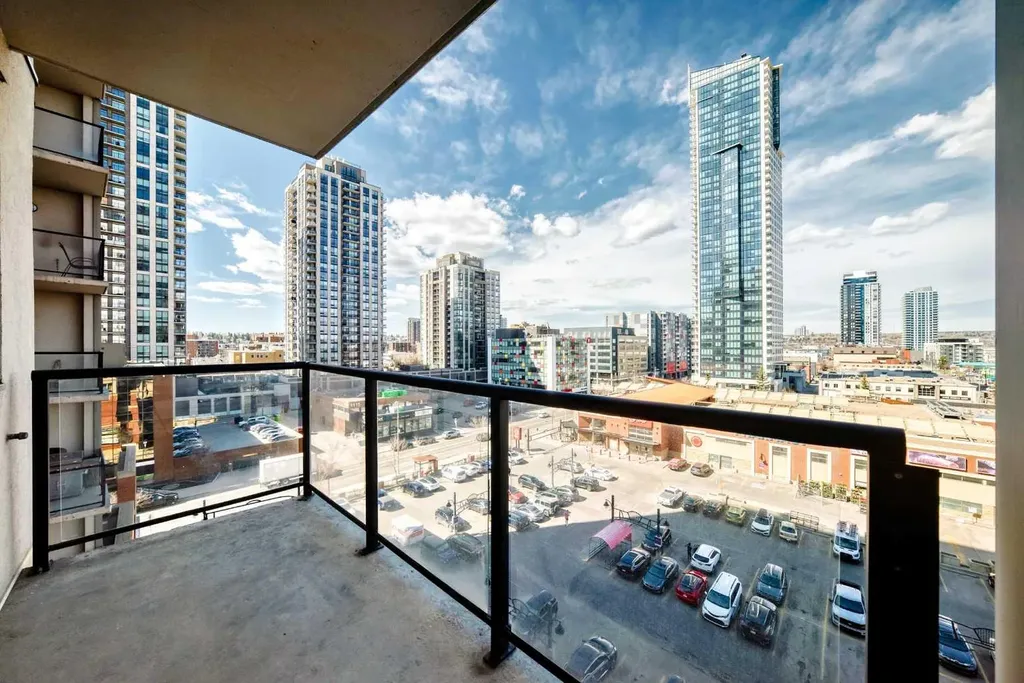 1053 10 Street SW Calgary AB T2R 1S6