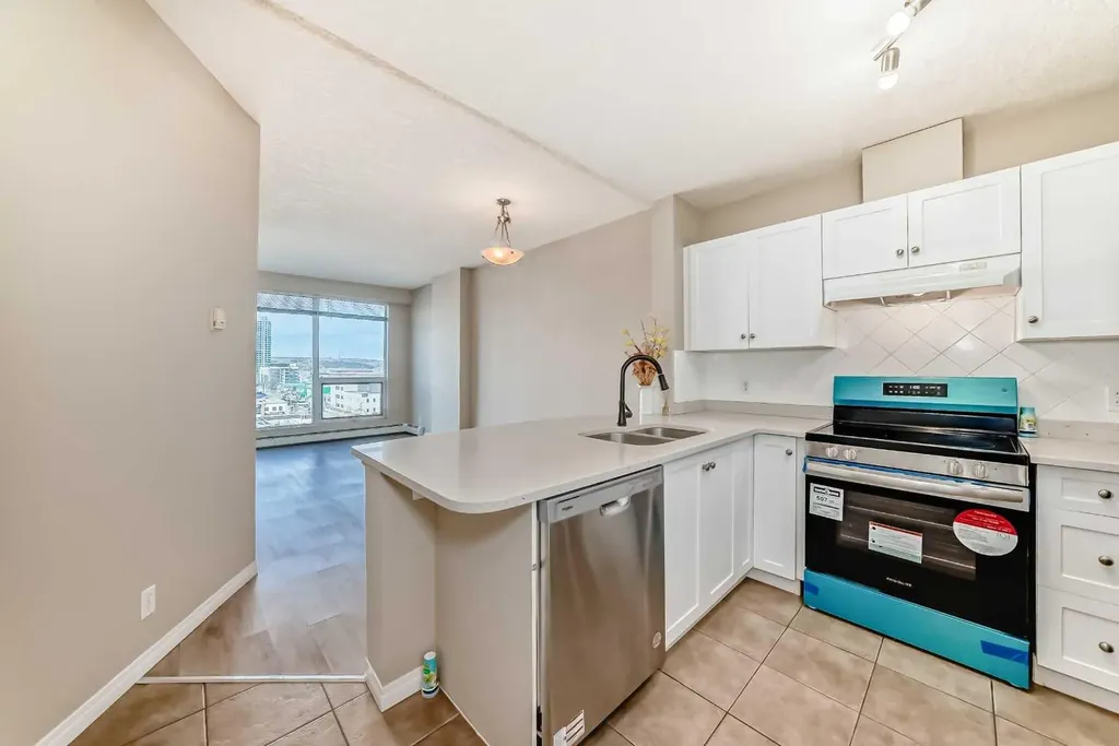 1053 10 Street SW Calgary AB T2R 1S6