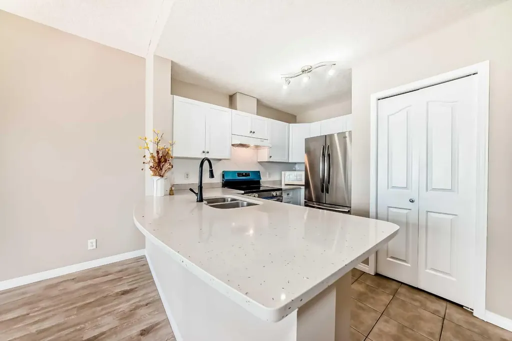 1053 10 Street SW Calgary AB T2R 1S6