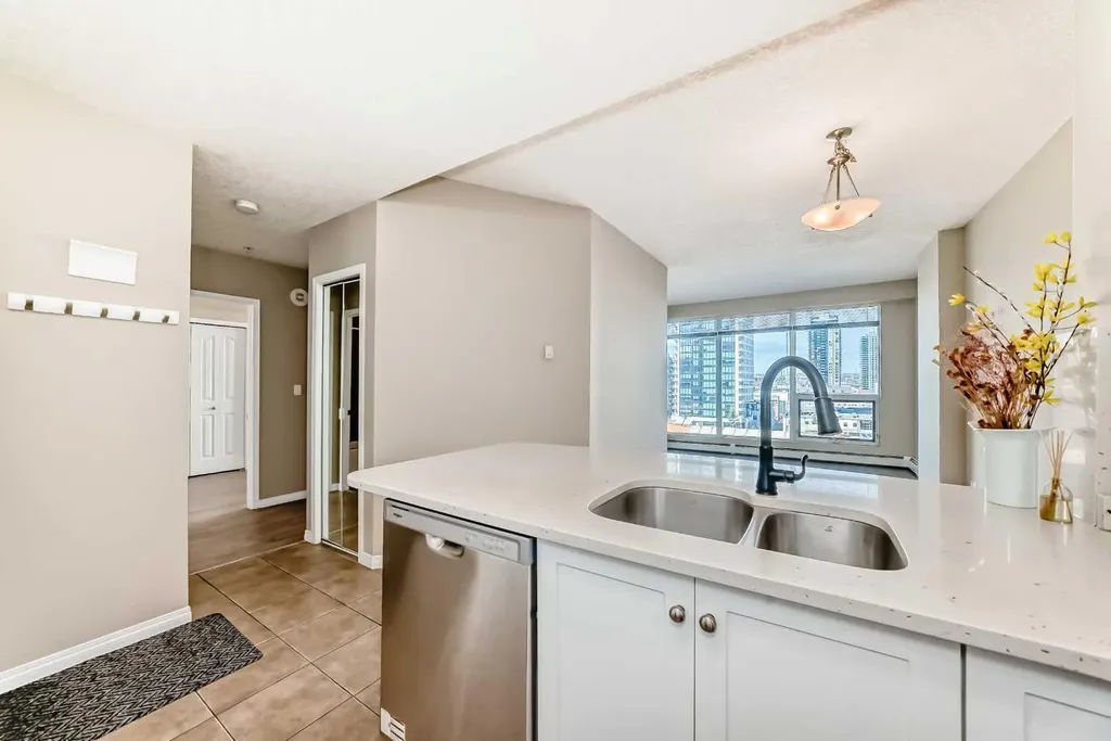 1053 10 Street SW Calgary AB T2R 1S6