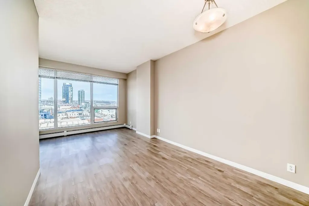 1053 10 Street SW Calgary AB T2R 1S6
