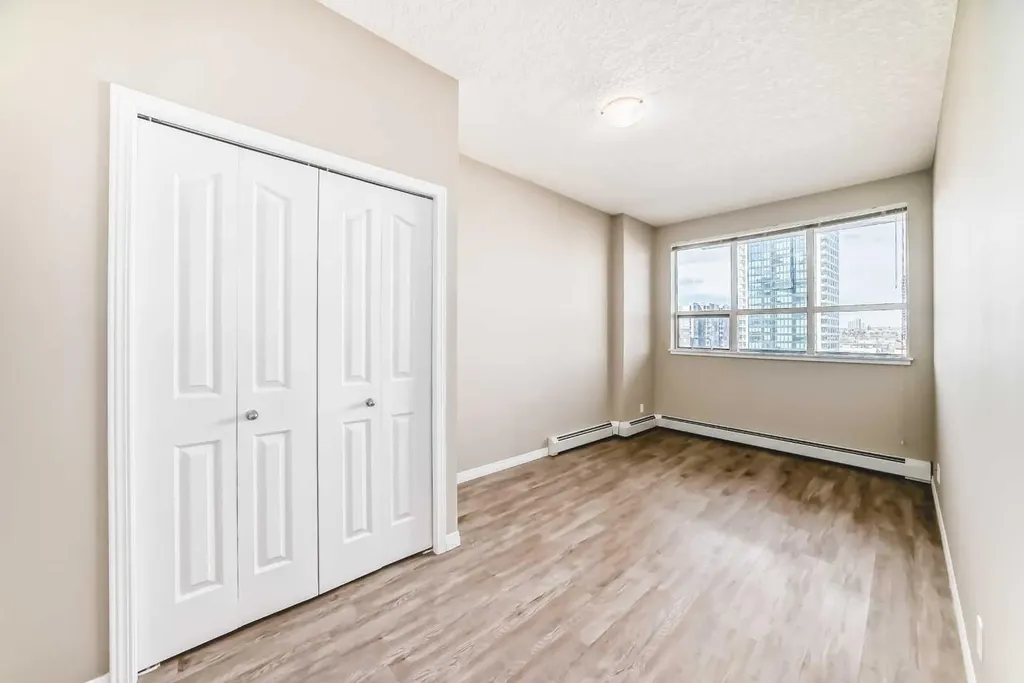 1053 10 Street SW Calgary AB T2R 1S6
