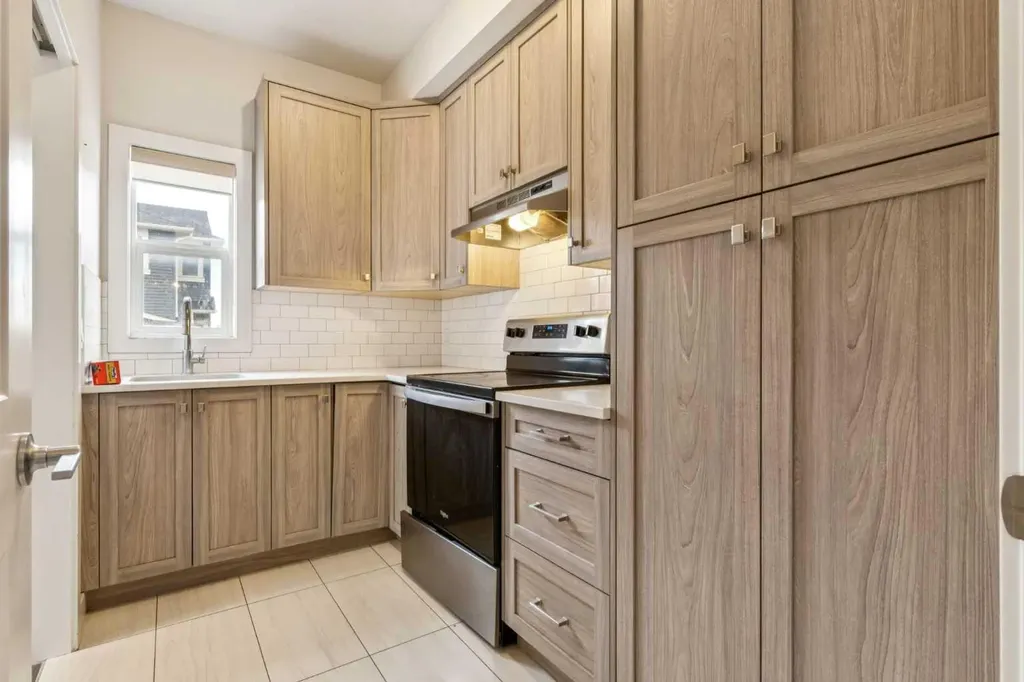 118 Saddlestone Park NE Calgary AB T3J 0Z4