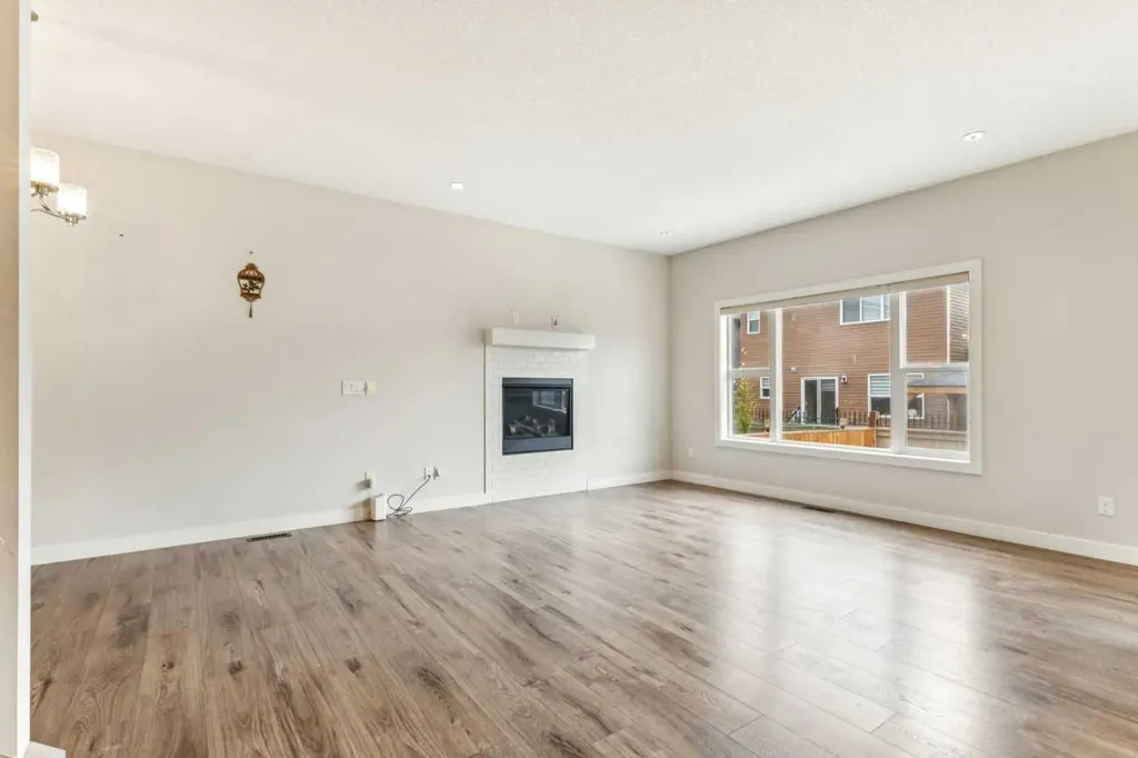 118 Saddlestone Park NE Calgary AB T3J 0Z4