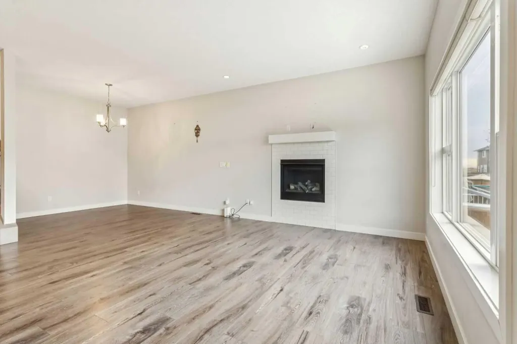 118 Saddlestone Park NE Calgary AB T3J 0Z4
