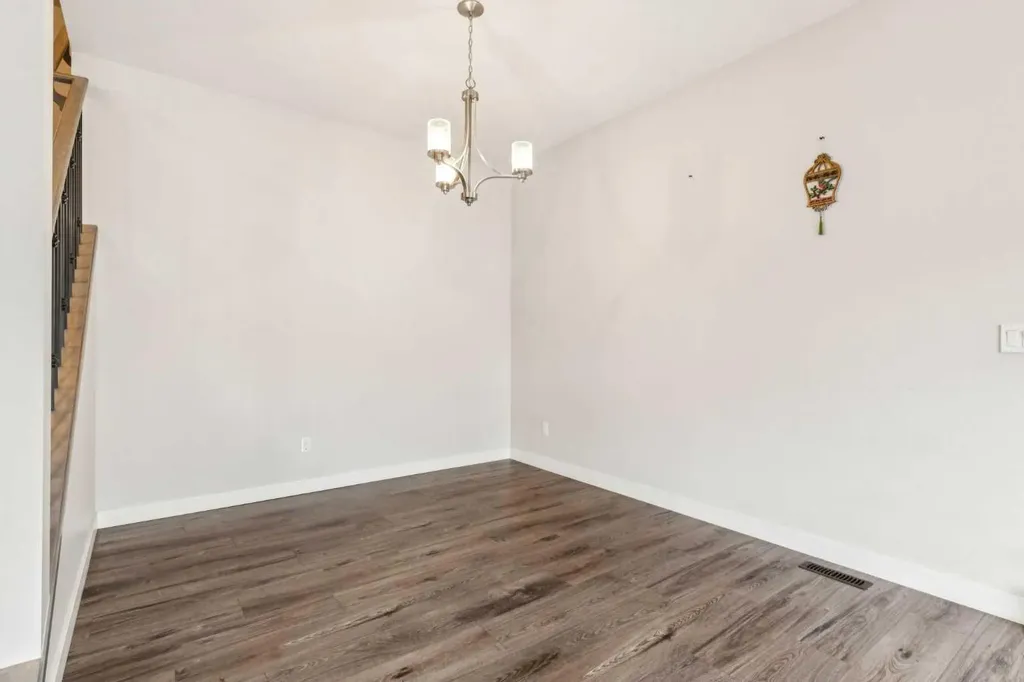 118 Saddlestone Park NE Calgary AB T3J 0Z4