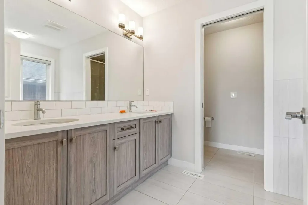 118 Saddlestone Park NE Calgary AB T3J 0Z4