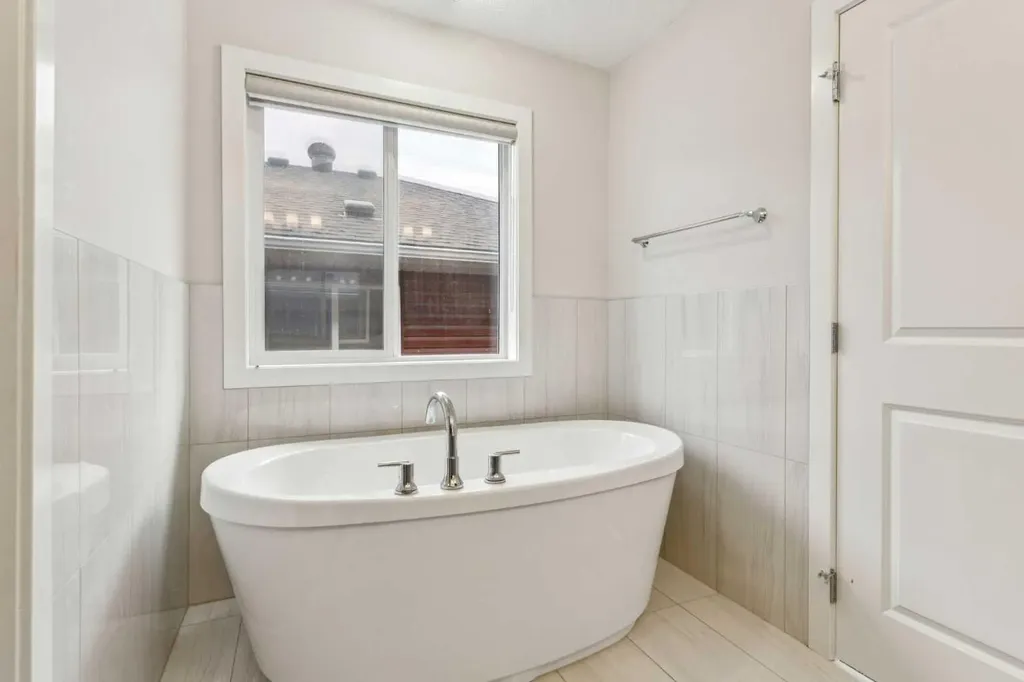 118 Saddlestone Park NE Calgary AB T3J 0Z4