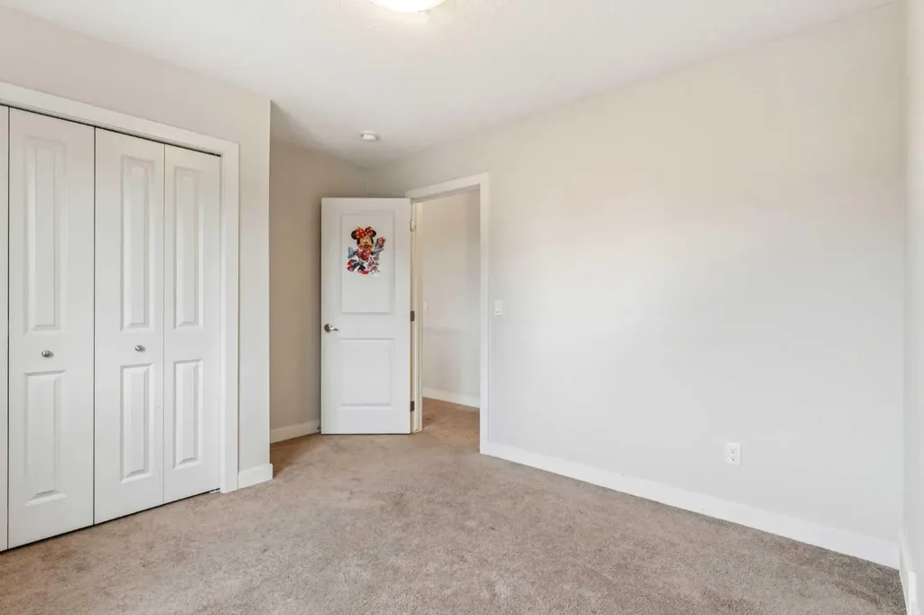 118 Saddlestone Park NE Calgary AB T3J 0Z4