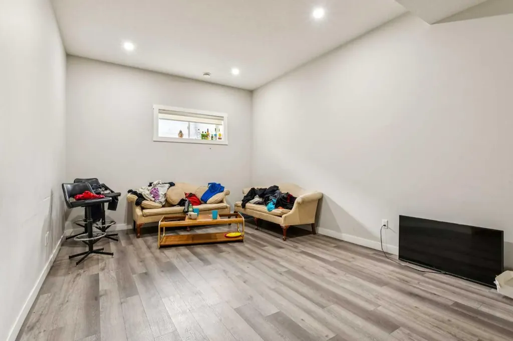 118 Saddlestone Park NE Calgary AB T3J 0Z4