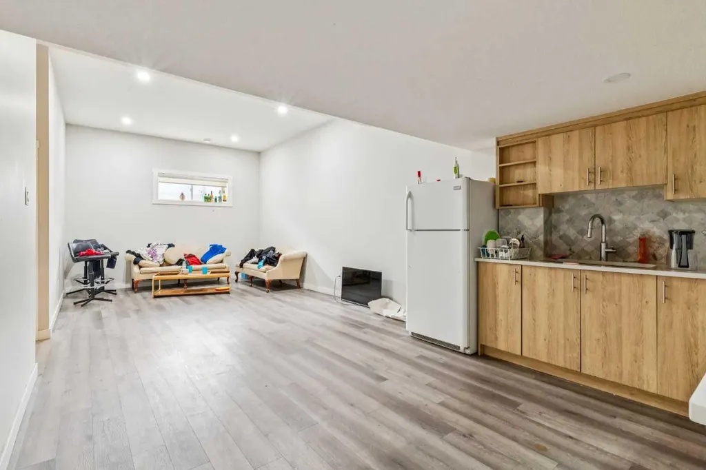 118 Saddlestone Park NE Calgary AB T3J 0Z4