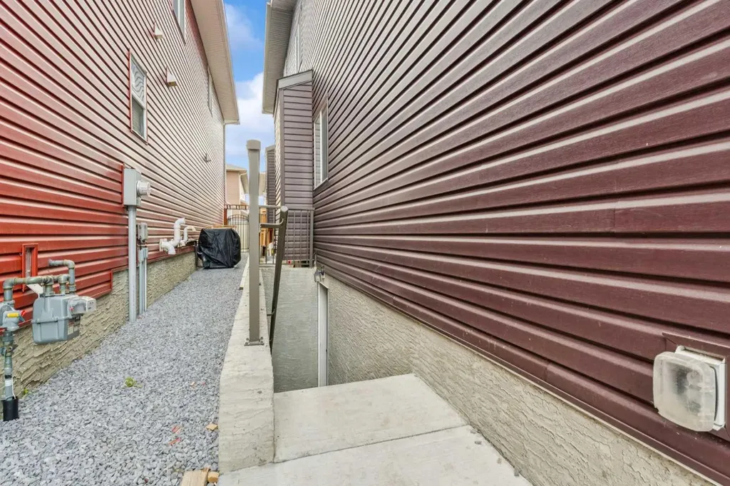 118 Saddlestone Park NE Calgary AB T3J 0Z4