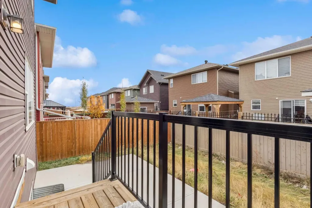 118 Saddlestone Park NE Calgary AB T3J 0Z4