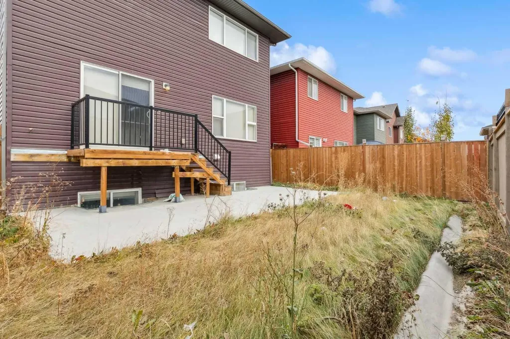 118 Saddlestone Park NE Calgary AB T3J 0Z4