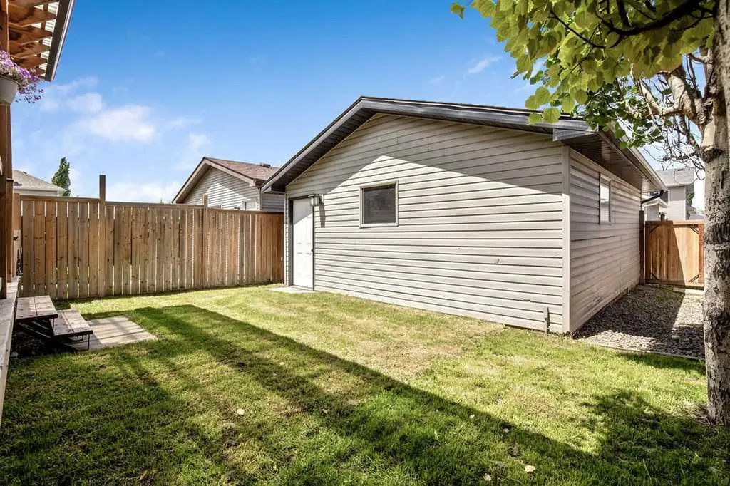 159 Cranberry Green SE Calgary AB T3M 1L3