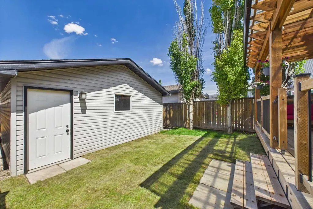 159 Cranberry Green SE Calgary AB T3M 1L3