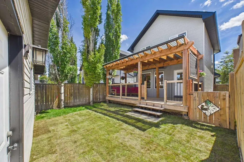 159 Cranberry Green SE Calgary AB T3M 1L3