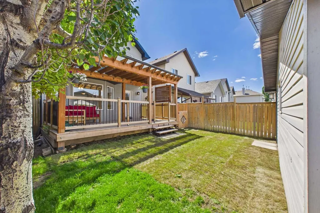 159 Cranberry Green SE Calgary AB T3M 1L3