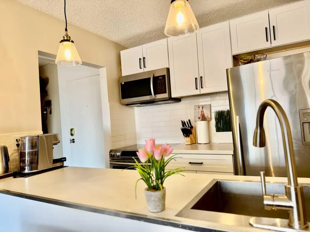 221 6 Avenue SE Calgary AB T3G 4Z9
