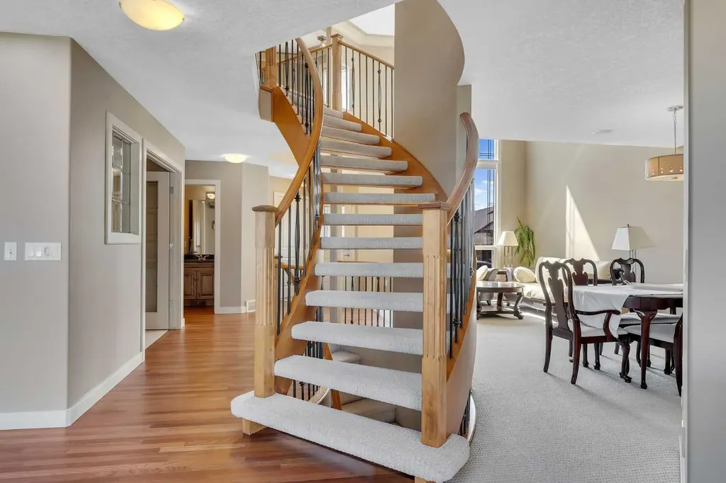 273 Everglade Circle SW Calgary AB T2Y 4M8