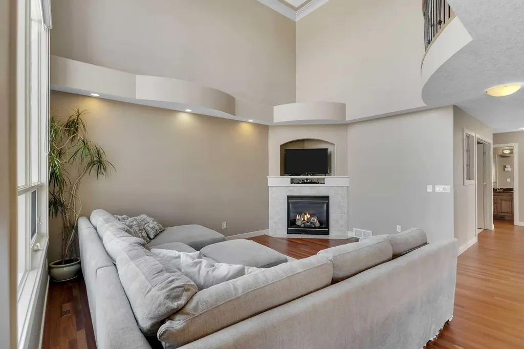 273 Everglade Circle SW Calgary AB T2Y 4M8