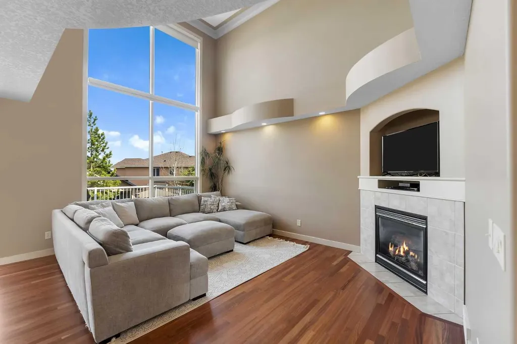 273 Everglade Circle SW Calgary AB T2Y 4M8