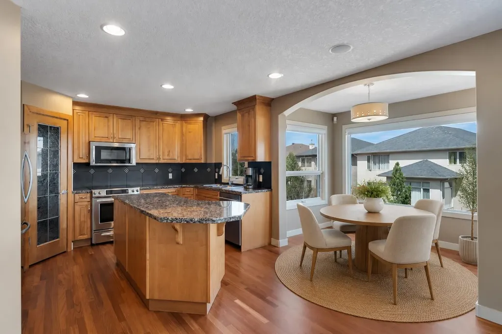273 Everglade Circle SW Calgary AB T2Y 4M8