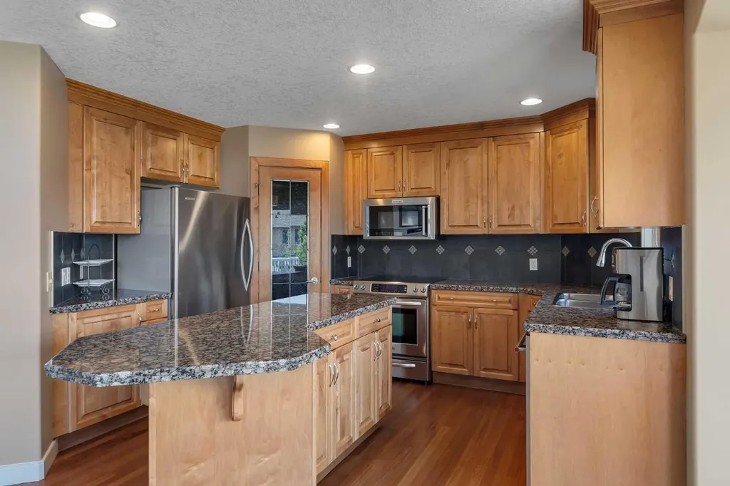 273 Everglade Circle SW Calgary AB T2Y 4M8