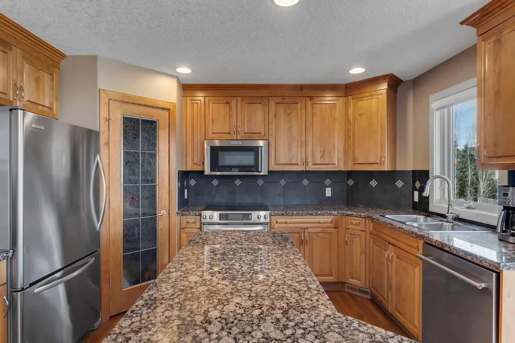 273 Everglade Circle SW Calgary AB T2Y 4M8