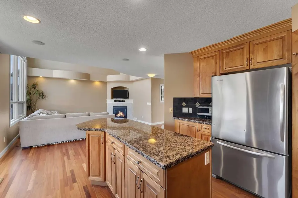 273 Everglade Circle SW Calgary AB T2Y 4M8