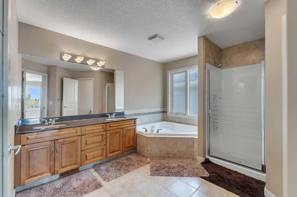 273 Everglade Circle SW Calgary AB T2Y 4M8