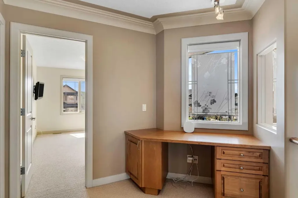 273 Everglade Circle SW Calgary AB T2Y 4M8