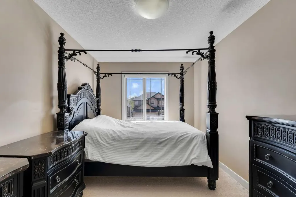 273 Everglade Circle SW Calgary AB T2Y 4M8