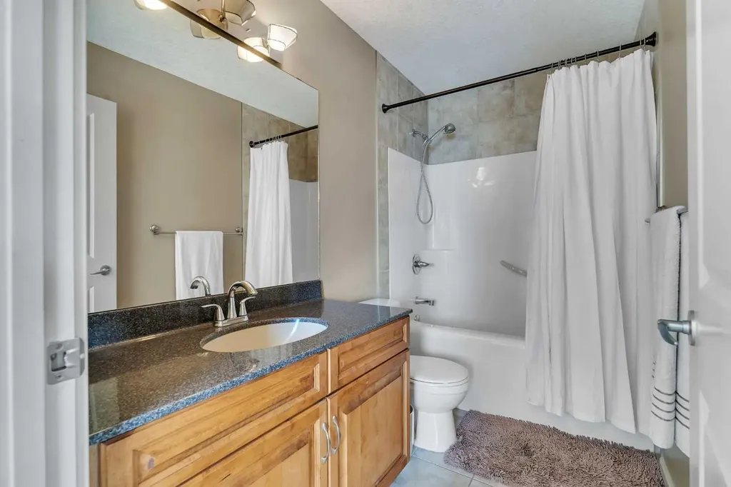 273 Everglade Circle SW Calgary AB T2Y 4M8