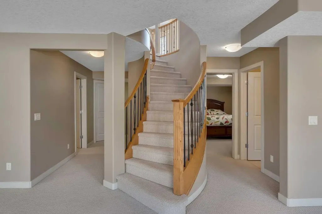 273 Everglade Circle SW Calgary AB T2Y 4M8