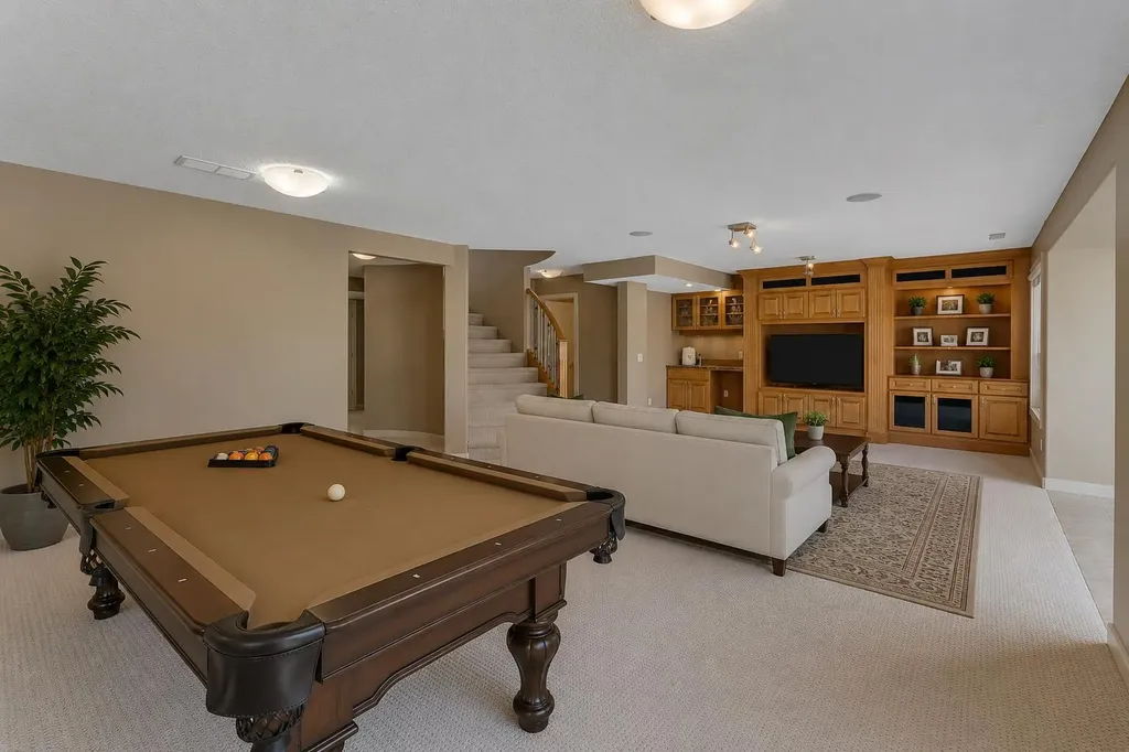 273 Everglade Circle SW Calgary AB T2Y 4M8