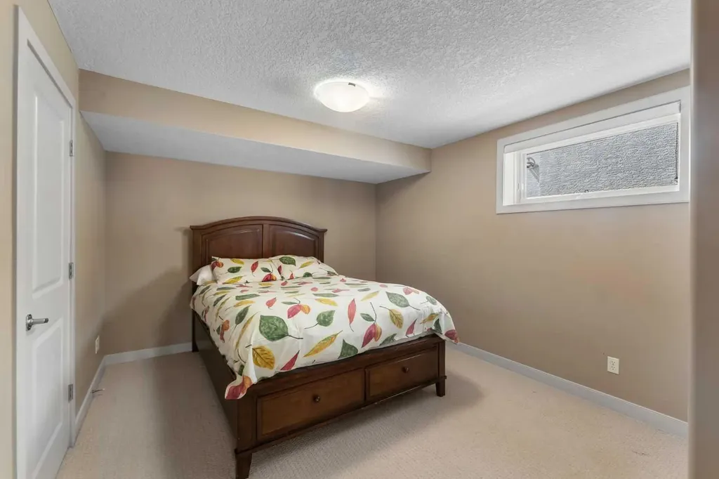 273 Everglade Circle SW Calgary AB T2Y 4M8