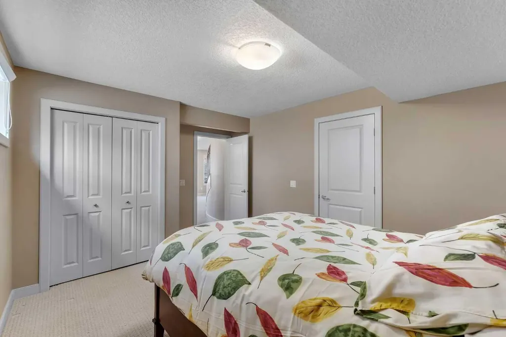 273 Everglade Circle SW Calgary AB T2Y 4M8