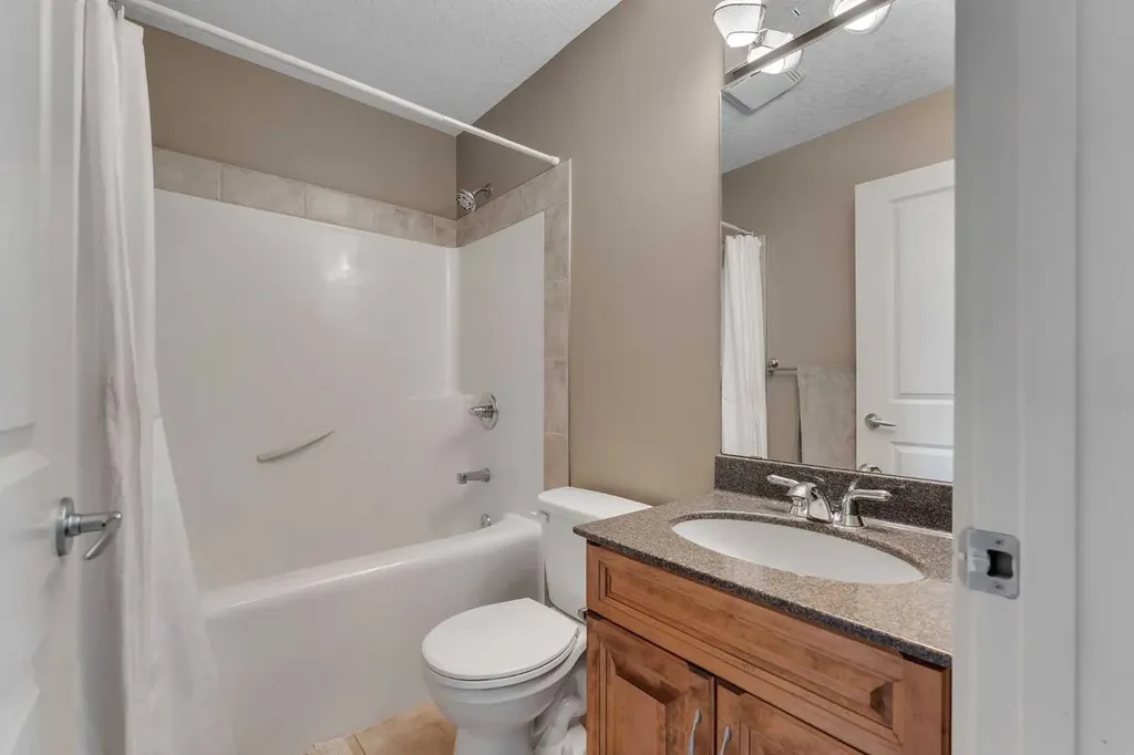 273 Everglade Circle SW Calgary AB T2Y 4M8