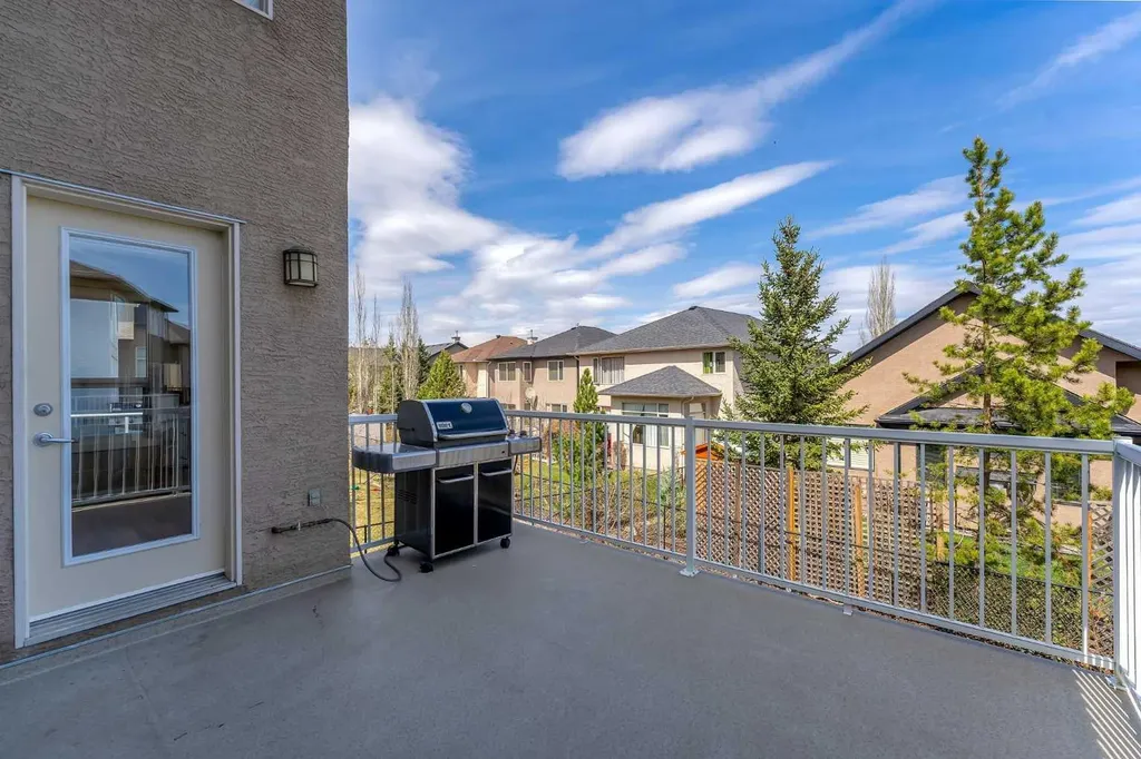 273 Everglade Circle SW Calgary AB T2Y 4M8