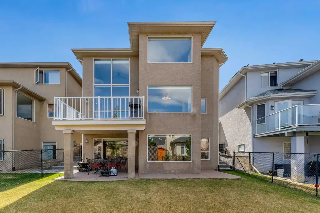 273 Everglade Circle SW Calgary AB T2Y 4M8