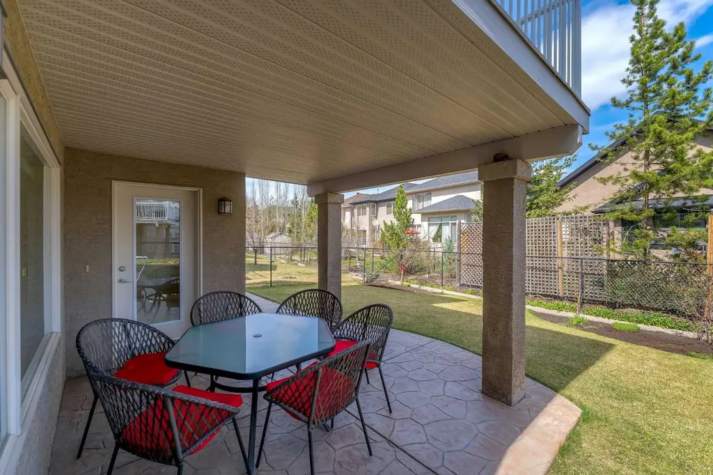 273 Everglade Circle SW Calgary AB T2Y 4M8