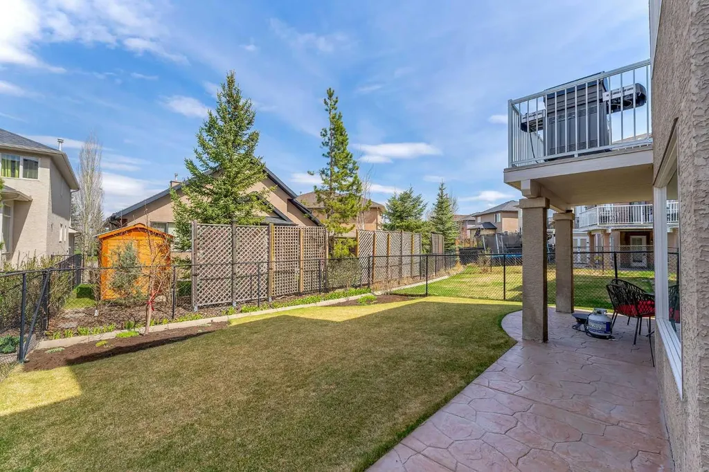 273 Everglade Circle SW Calgary AB T2Y 4M8