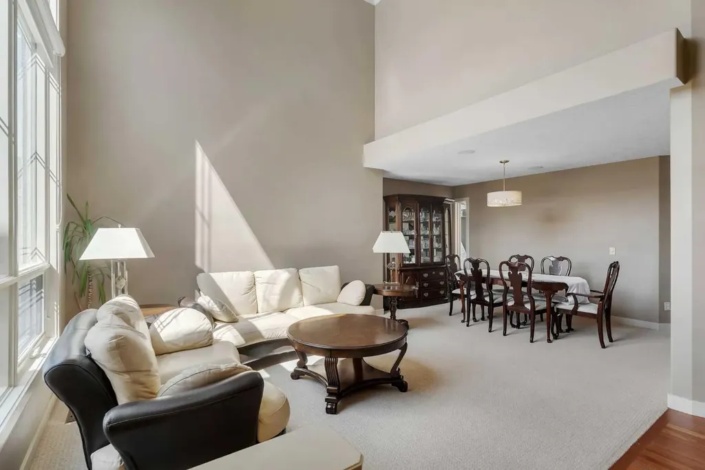 273 Everglade Circle SW Calgary AB T2Y 4M8